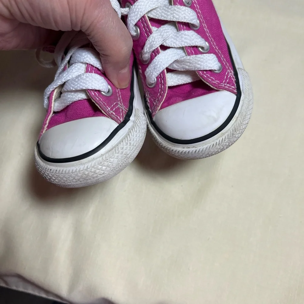 Converse All Star Kids Low Top Sneakers in Raspberry